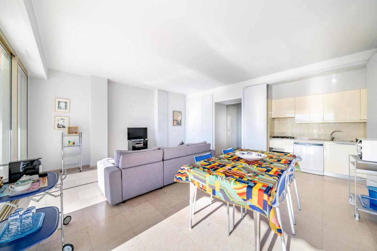 Palm Beach- Free Wifi- Parking- Sea View Apartment Cannes Luaran gambar